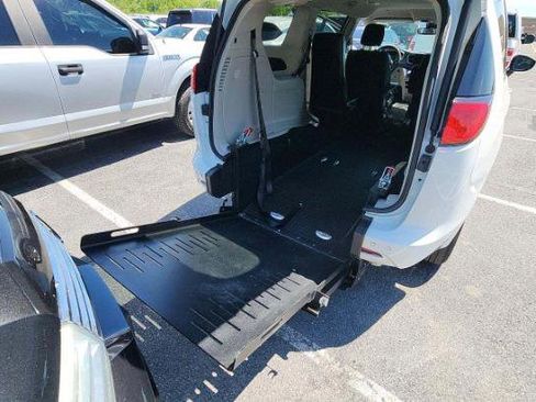 Used 2022 Chrysler Voyager LX FWD image 14