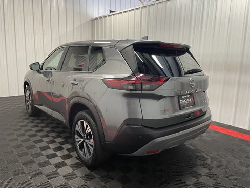 Used 2023 Nissan Rogue SV FWD image 2