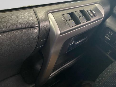 Used 2020 Toyota 4Runner SR5 AWD/4WD image 12