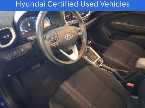 Certified 2025 Hyundai Venue SEL image 6
