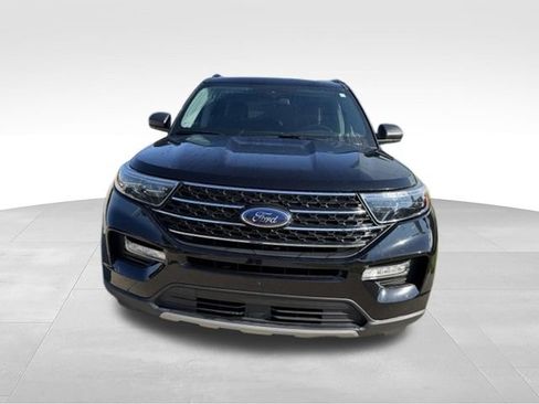 Used 2022 Ford Explorer XLT w/ Equipment Group 202A AWD/4WD image 2