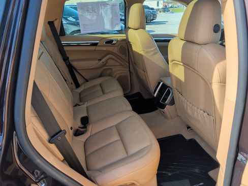 Used 2017 Porsche Cayenne Platinum Edition image 13