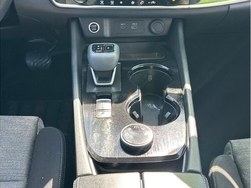 Used 2023 Nissan Rogue SV AWD/4WD image 18
