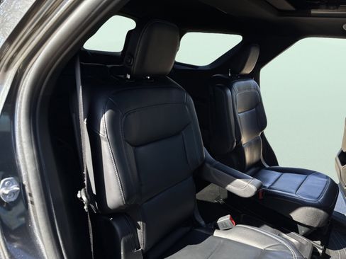 Used 2020 Ford Explorer XLT w/ Equipment Group 202A image 45