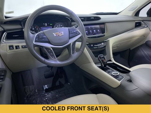 Used 2020 Cadillac XT5 Premium Luxury FWD image 2