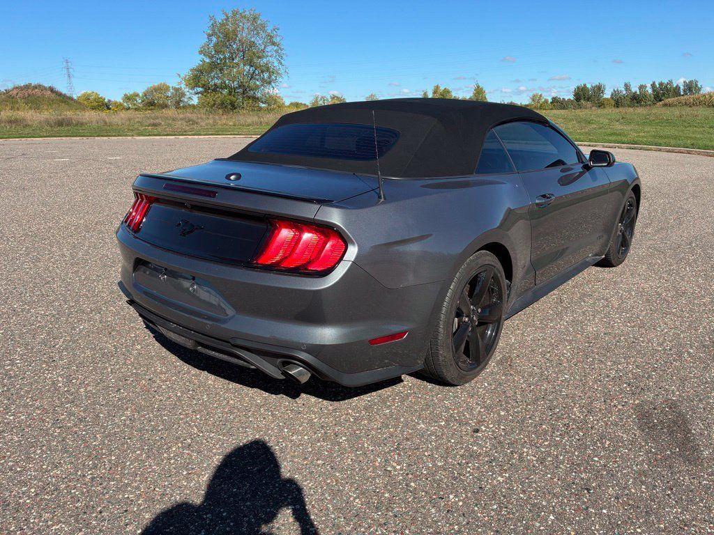 Used 2022 Ford Mustang Convertible RWD image 8