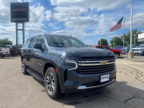 Used 2021 Chevrolet Suburban LT w/ Luxury Package AWD/4WD image 1