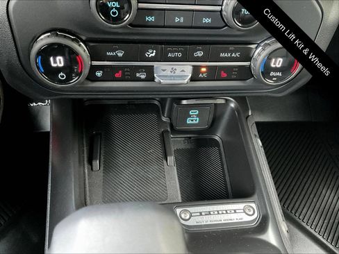 Used 2025 Ford Bronco Outer Banks AWD/4WD image 17