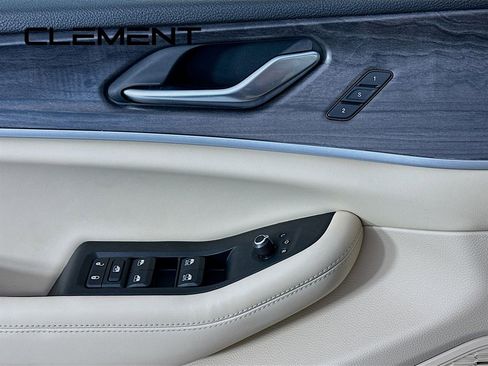 Used 2023 Jeep Grand Cherokee Limited image 26