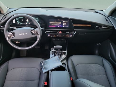 New 2026 Kia Niro EX FWD image 7