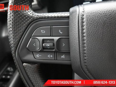 Used 2025 Toyota Tacoma SR5 AWD/4WD image 20
