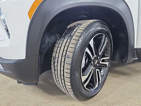 Certified 2024 Chevrolet TrailBlazer LT w/ Driver Confidence Package image 37