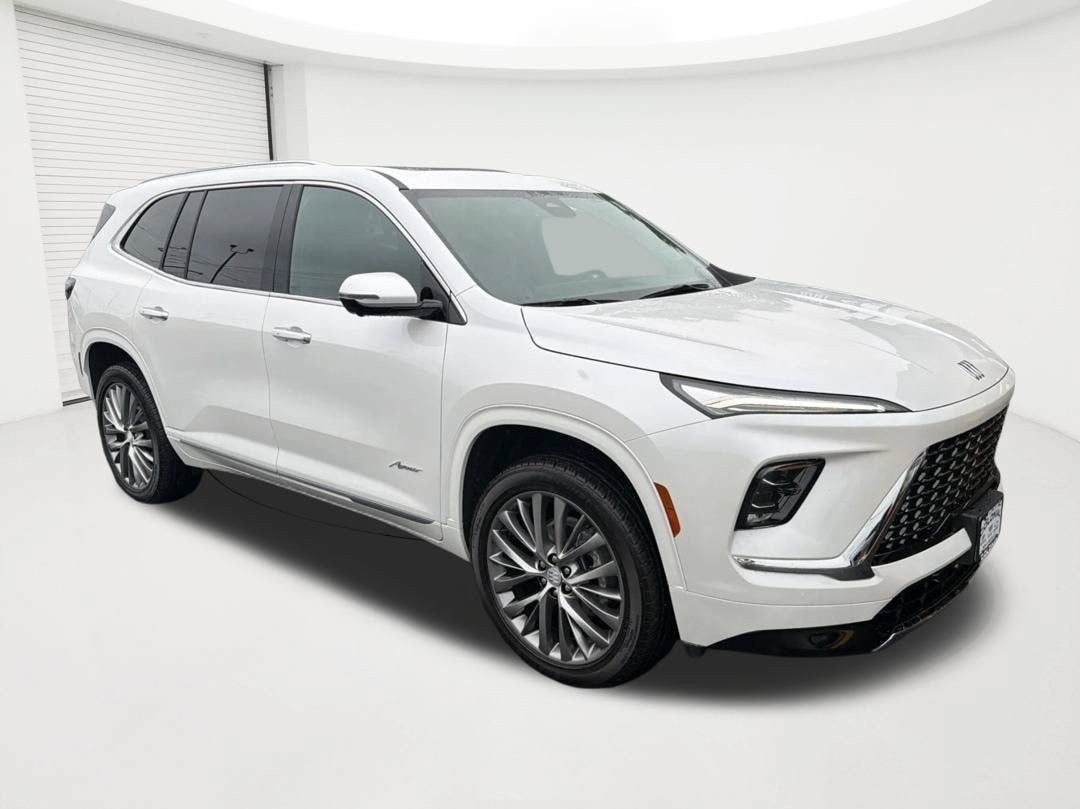 Used 2025 Buick Enclave Avenir AWD/4WD image 3
