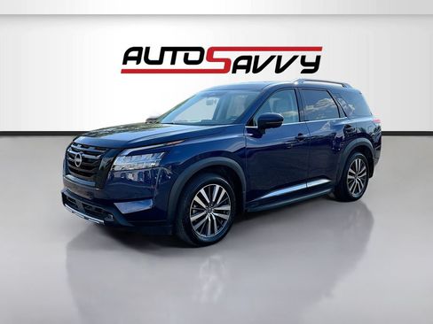 Used 2022 Nissan Pathfinder Platinum w/ Lighting Package (N93) FWD image 3
