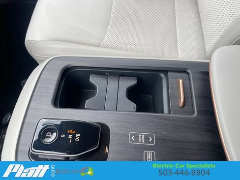 Used 2024 Nissan Ariya FWD image 32