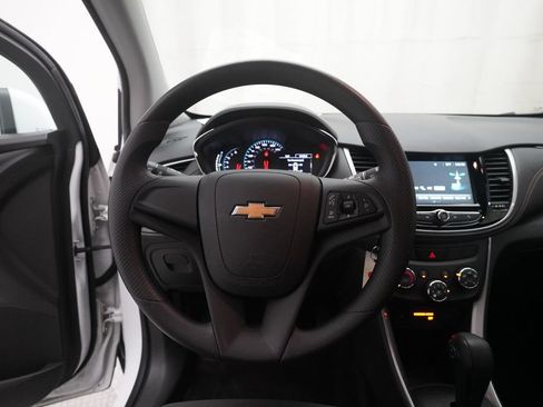 Used 2017 Chevrolet Trax LS FWD image 4