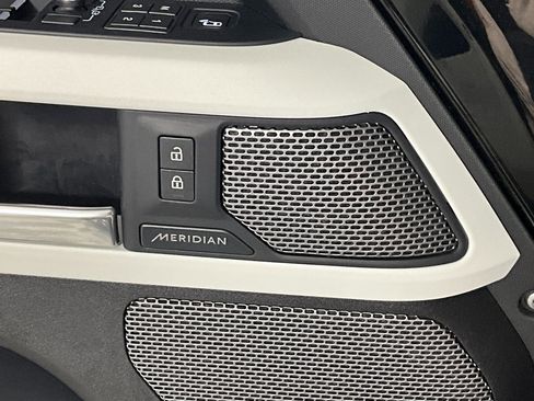 Used 2021 Land Rover Defender 110 SE image 18