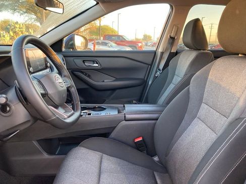 Used 2025 Nissan Rogue SV image 8