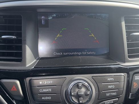 Used 2020 Nissan Pathfinder S image 21