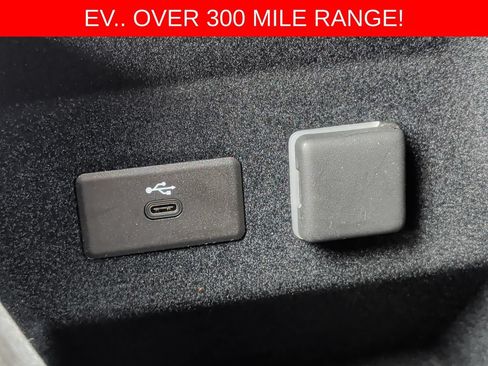 Used 2024 Cadillac Lyriq Luxury w/ LPO, Floor Liner Package AWD/4WD image 28