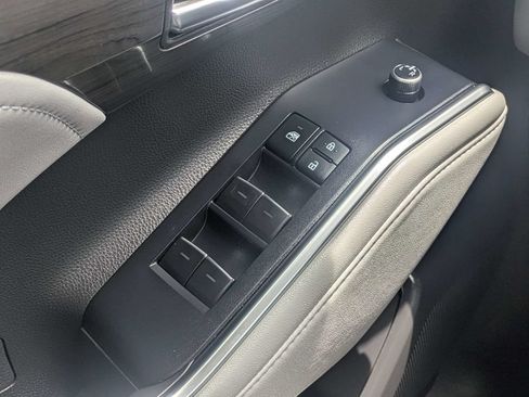 Used 2022 Toyota Highlander Limited FWD image 24