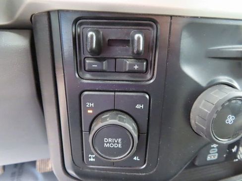 Used 2023 Ford F350 XLT image 38