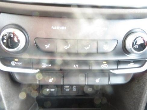 Used 2020 Hyundai Santa Fe SEL image 21