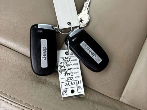 Used 2019 Jeep Grand Cherokee Limited AWD/4WD image 31