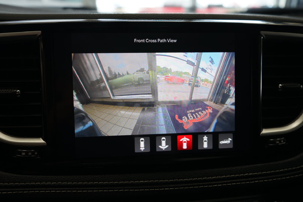 Used 2023 Chrysler Pacifica Touring-L AWD/4WD image 35