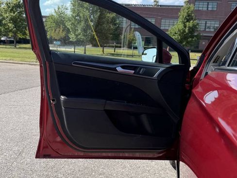 Used 2013 Ford Fusion SE FWD image 19