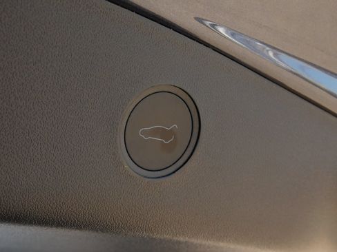 Used 2023 Tesla Model 3 Standard Range RWD image 9