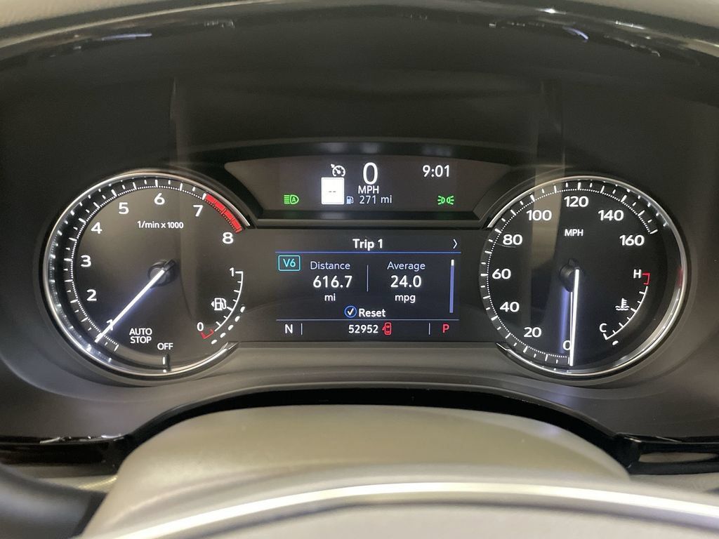 Used 2021 Cadillac XT5 Premium Luxury w/ LPO, Floor Liner Package FWD image 6