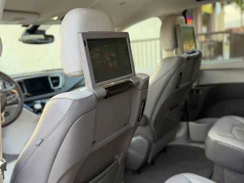 Used 2017 Chrysler Pacifica Touring-L Plus w/ Advanced Safetytec Group FWD image 5