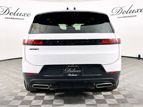 Used 2025 Land Rover Range Rover Sport SE AWD/4WD image 5