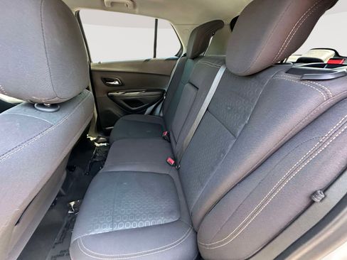Used 2019 Chevrolet Trax LS FWD image 30