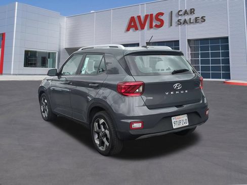 Used 2025 Hyundai Venue SEL FWD image 9