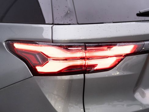 Used 2023 Chevrolet Traverse LT image 25