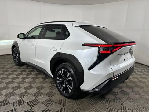 Used 2023 Toyota bZ4X XLE w/ Weather Package image 5