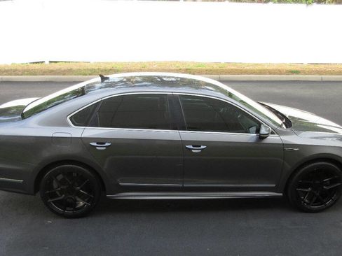 Used 2017 Volkswagen Passat 1.8T R-Line FWD image 6