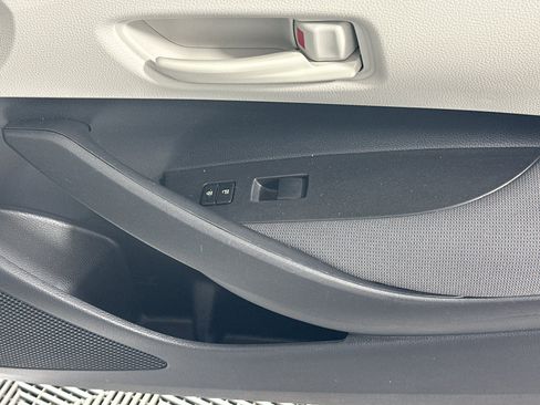 Used 2025 Toyota Corolla LE FWD image 28