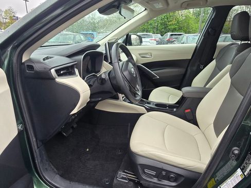 Used 2024 Toyota Corolla Cross XLE w/ Convenience Package AWD/4WD image 16