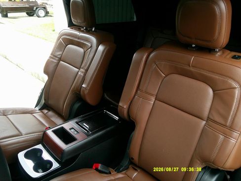 Used 2023 Lincoln Aviator Reserve w/ Equipment Group 201A RWD image 12