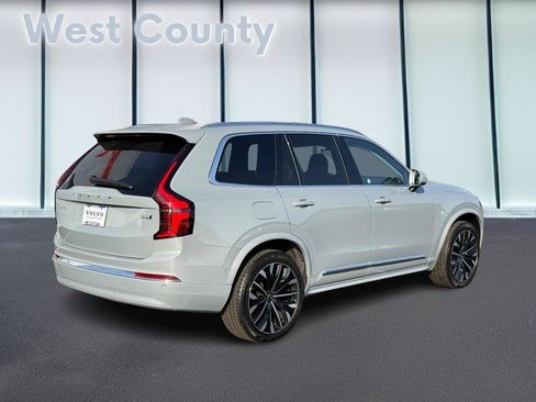Used 2025 Volvo XC90 B6 Plus image 4