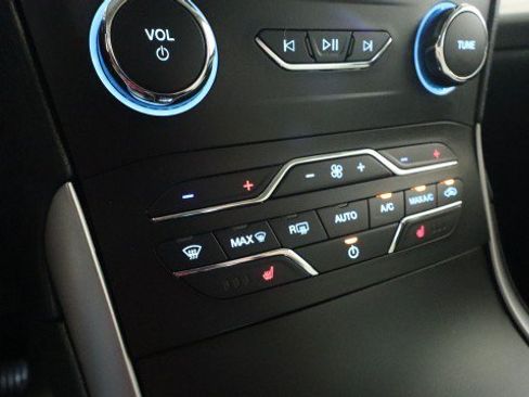 Used 2020 Ford Edge SEL w/ Convenience Package AWD/4WD image 19