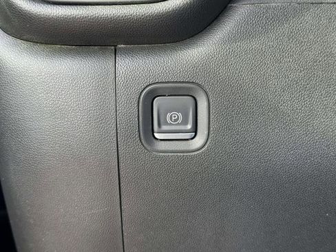 Used 2022 Chevrolet Silverado 1500 Custom image 19