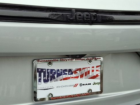 Used 2023 Jeep Grand Cherokee Altitude image 17