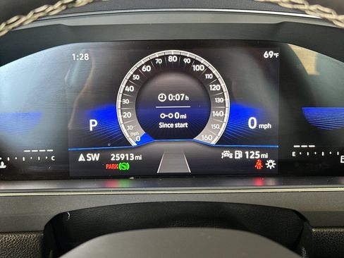 Used 2023 Volkswagen Tiguan SE FWD image 25