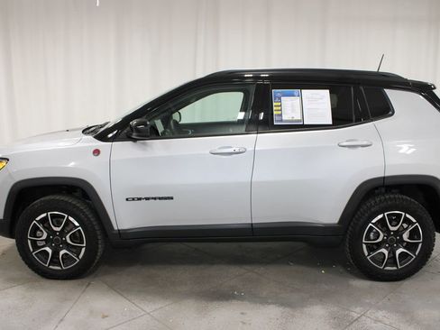 Used 2025 Jeep Compass Trailhawk AWD/4WD image 49