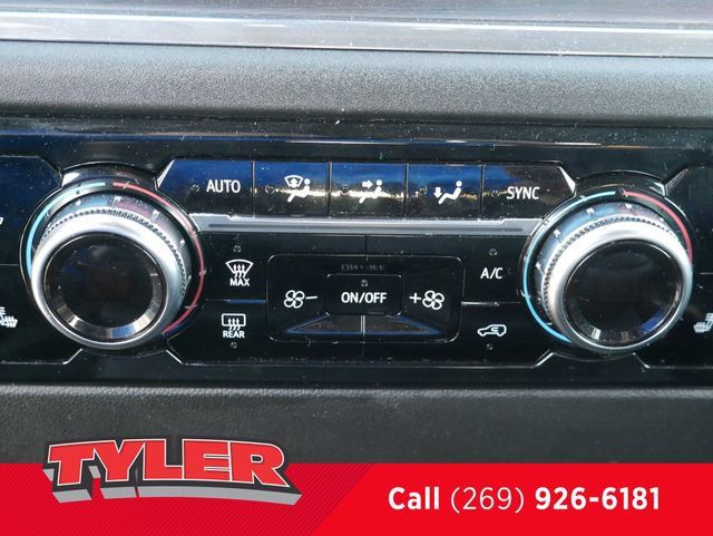 Used 2025 GMC Sierra 1500 SLT AWD/4WD image 33