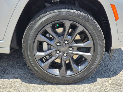 New 2026 Jeep Grand Cherokee L Limited AWD/4WD image 16